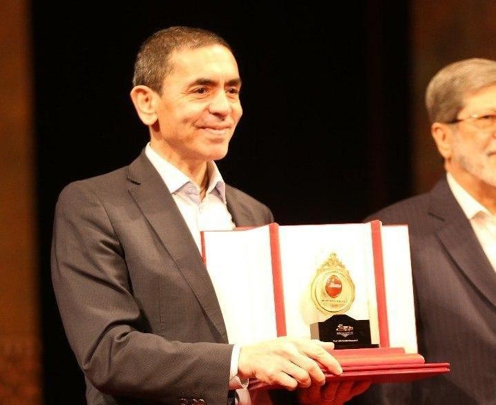 جایزه مصطفی (ص) قبل از هرنهاد تشویقی اوگور شاهین، کاشف واکسن کرونا را لایق تقدیر دانست
