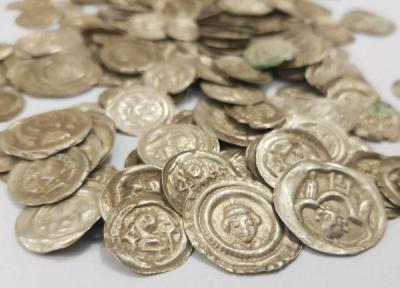 کشف گنجینه ای از سکه های عجیب در لهستان